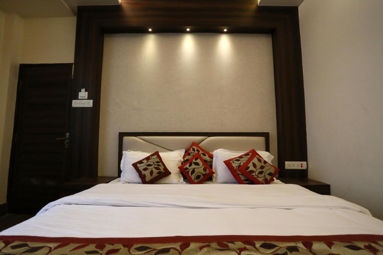 A Palace On River Varanasi Exterior foto