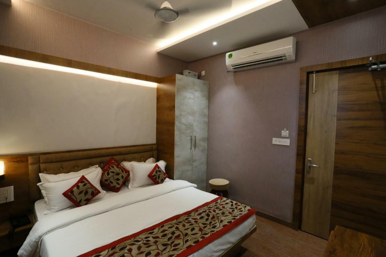 A Palace On River Varanasi Exterior foto