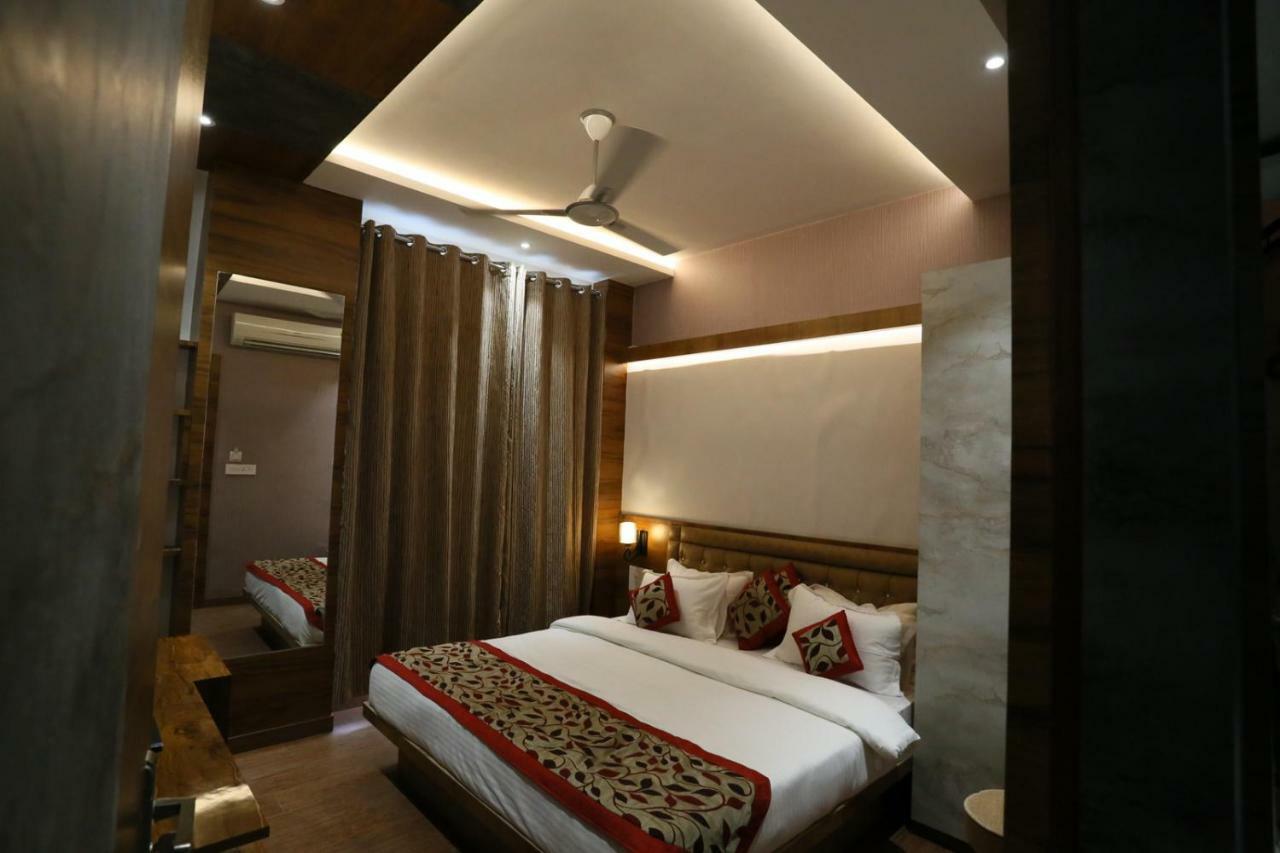 A Palace On River Varanasi Exterior foto